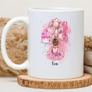 Mug personnalisé Premier anniversaire : petite fille de dos, ballons, gâteau et grand chiffre 1, avec son prénom