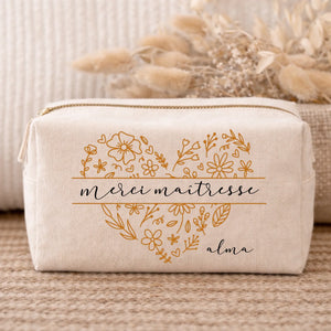 Trousse de toilette rectangle beige personnalisée « merci maîtresse » et le prénom Alma dans un cœur fleuri
