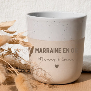Mug gravé personnalisé Natural — message « Marraine en or » gravé sur le grès brut — cadeau henrietteandco
