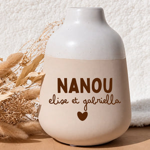Vase personnalisé nounou en grès avec le surnom Nanou et les prénoms des enfants — atelier henrietteandco