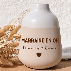 Vase personnalisé marraine en grès, texte Marraine en or et prénoms — cadeau henrietteandco