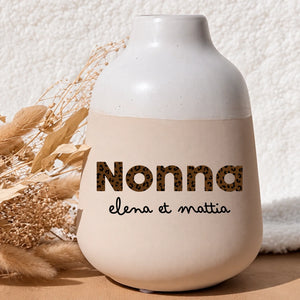Vase personnalisé mamie en grès avec le surnom Nonna en lettres léopard — atelier henrietteandco