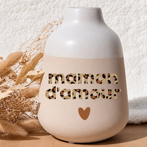 Vase personnalisé maman en grès avec le texte Maman d'amour en lettres léopard — atelier henrietteandco